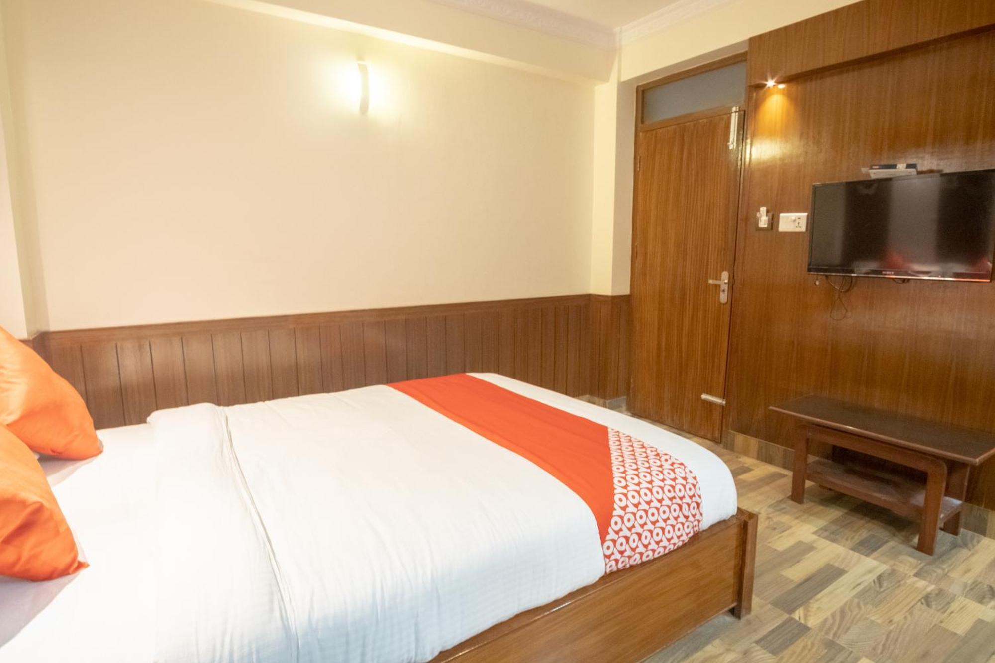 Oyo 304 Hotel Manama Balaju Екстер'єр фото