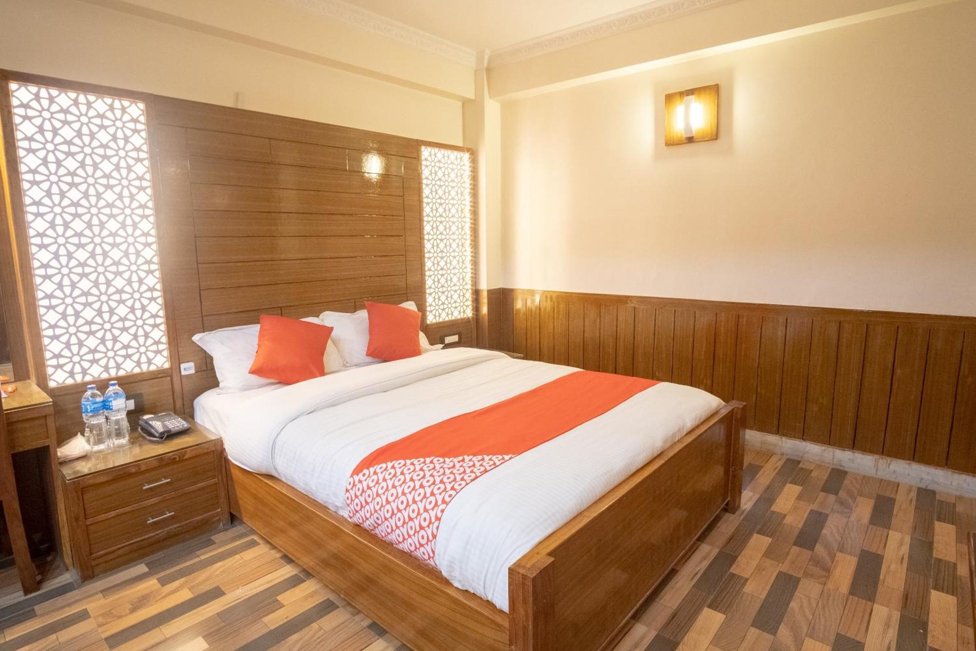 Oyo 304 Hotel Manama Balaju Екстер'єр фото