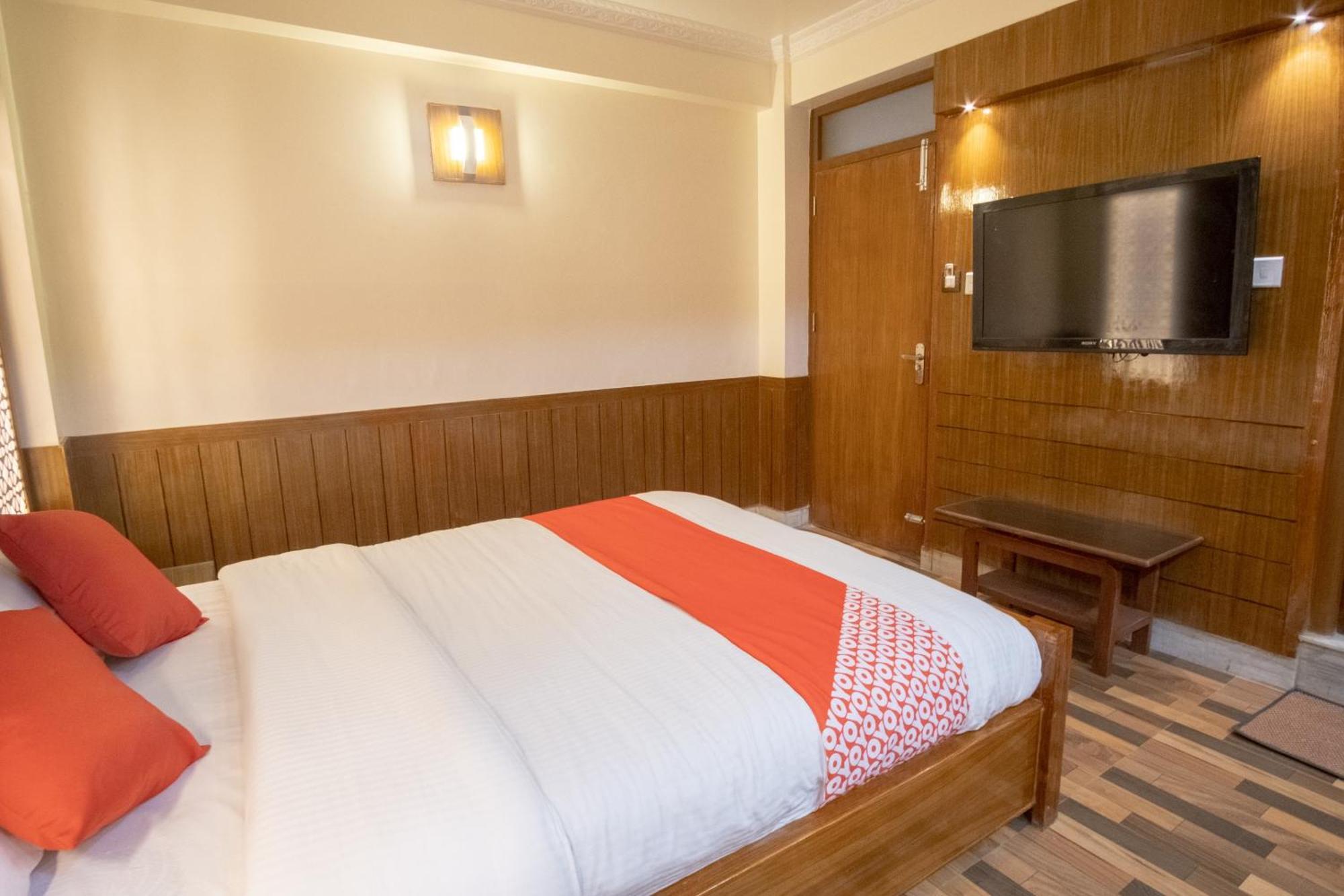 Oyo 304 Hotel Manama Balaju Екстер'єр фото