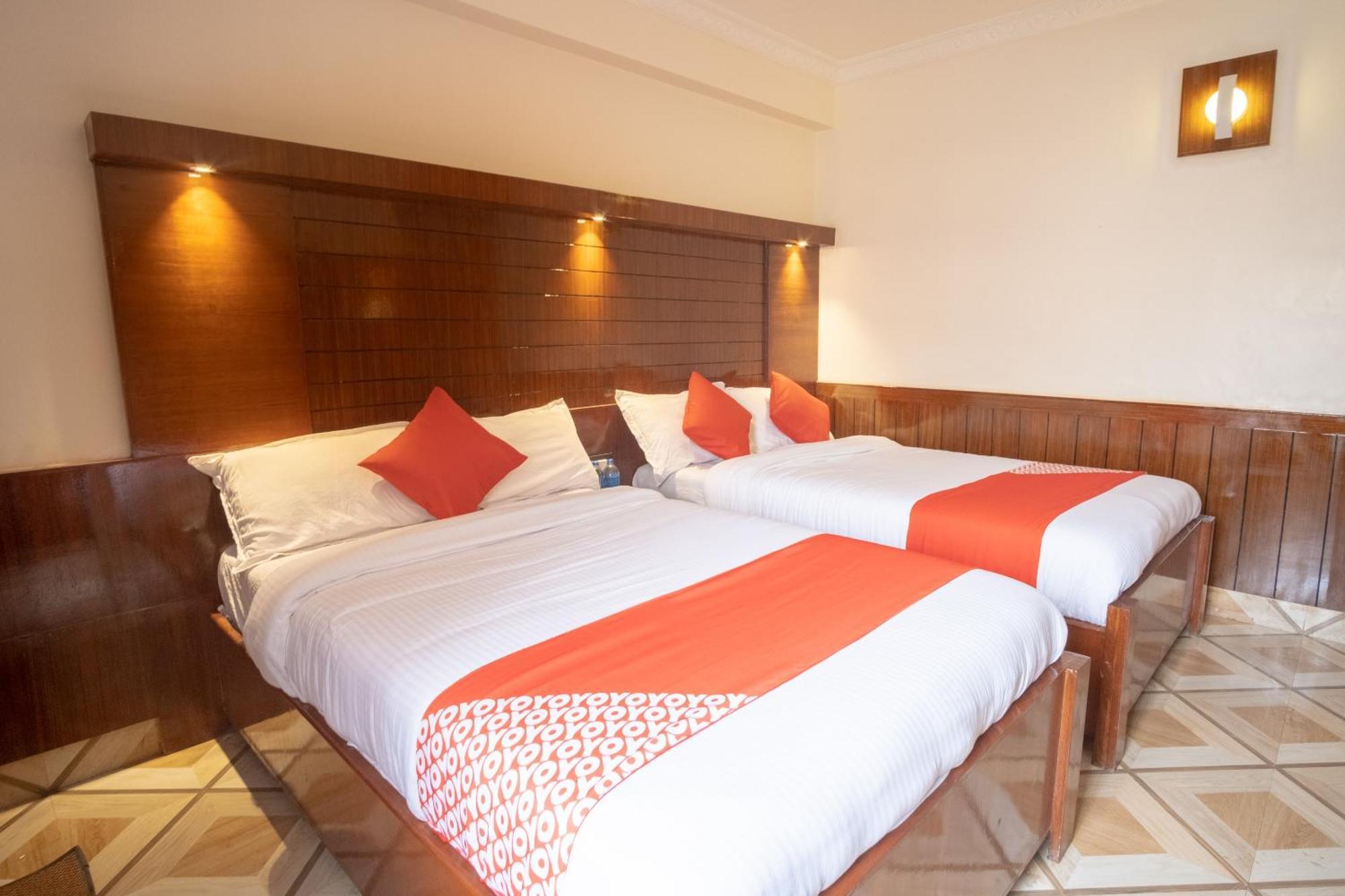 Oyo 304 Hotel Manama Balaju Екстер'єр фото