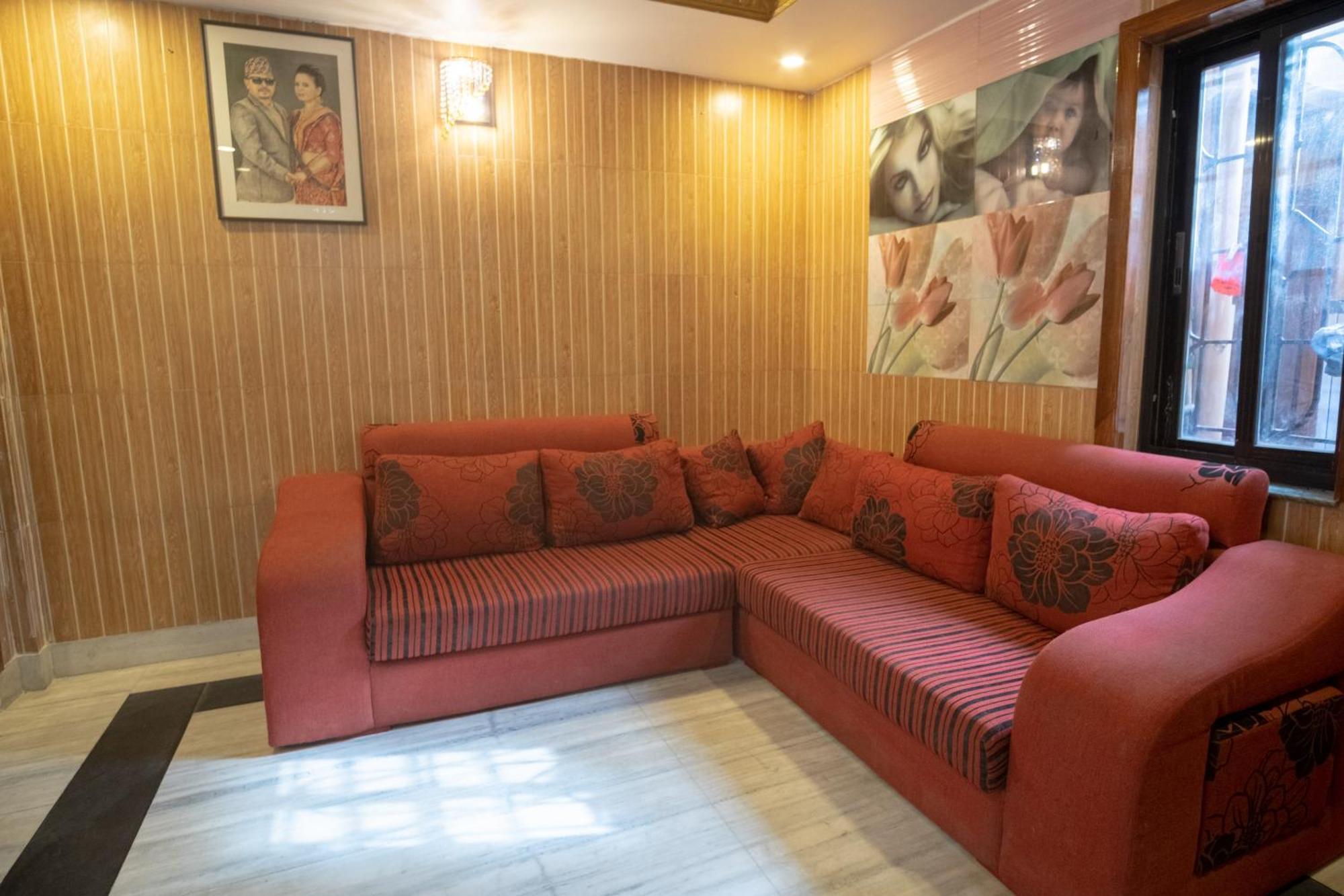 Oyo 304 Hotel Manama Balaju Екстер'єр фото