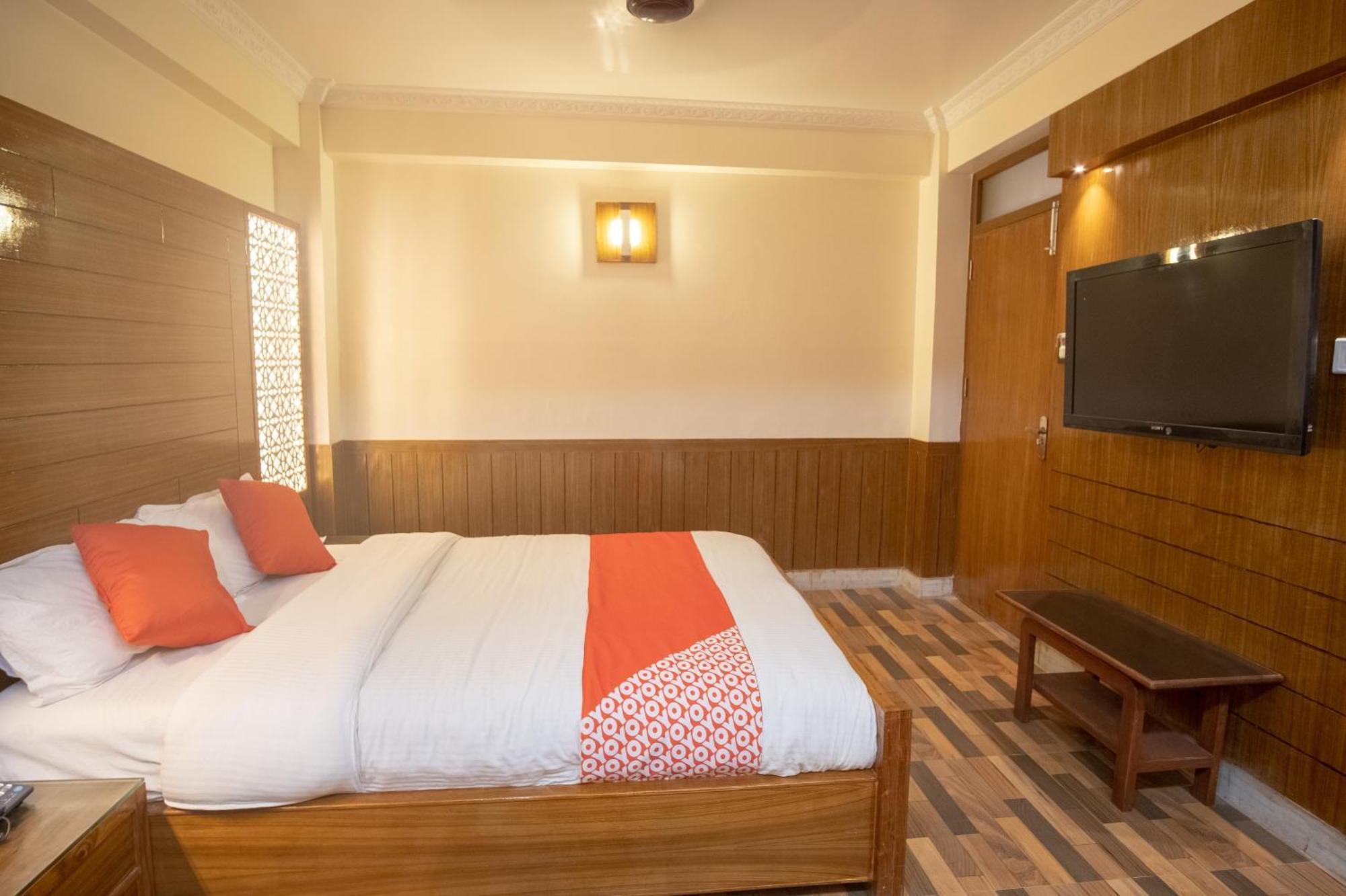 Oyo 304 Hotel Manama Balaju Екстер'єр фото