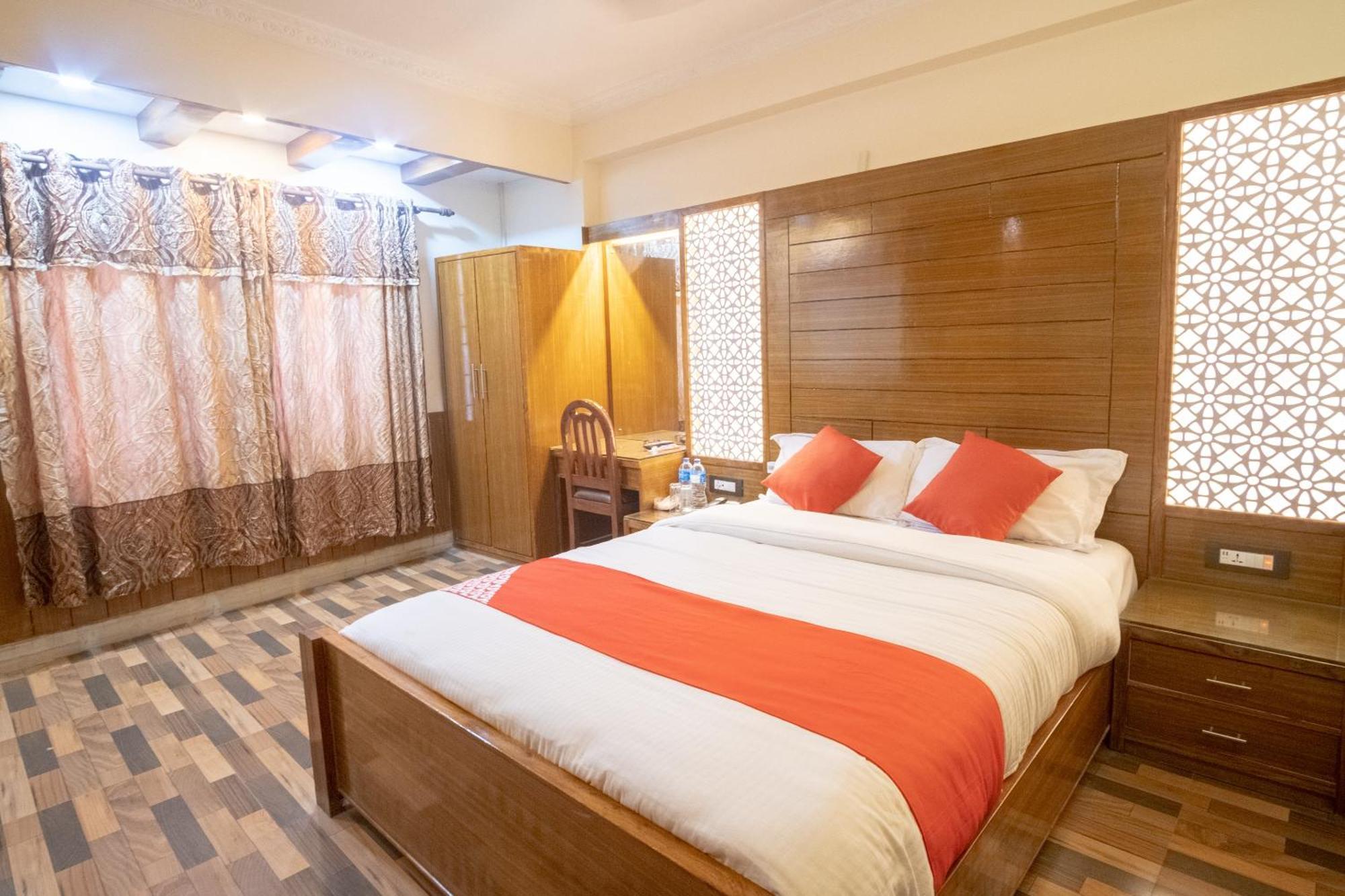 Oyo 304 Hotel Manama Balaju Екстер'єр фото