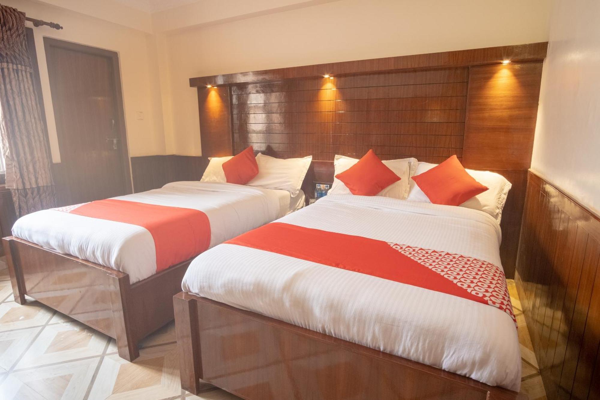 Oyo 304 Hotel Manama Balaju Екстер'єр фото