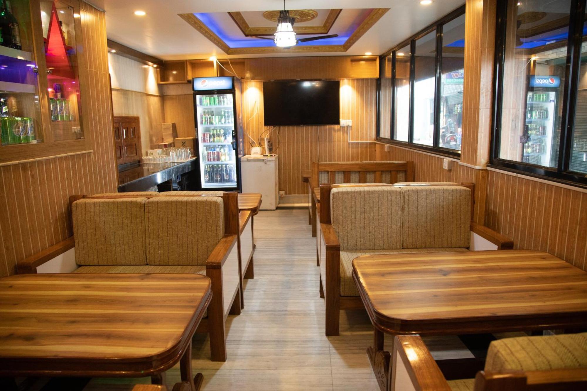 Oyo 304 Hotel Manama Balaju Екстер'єр фото