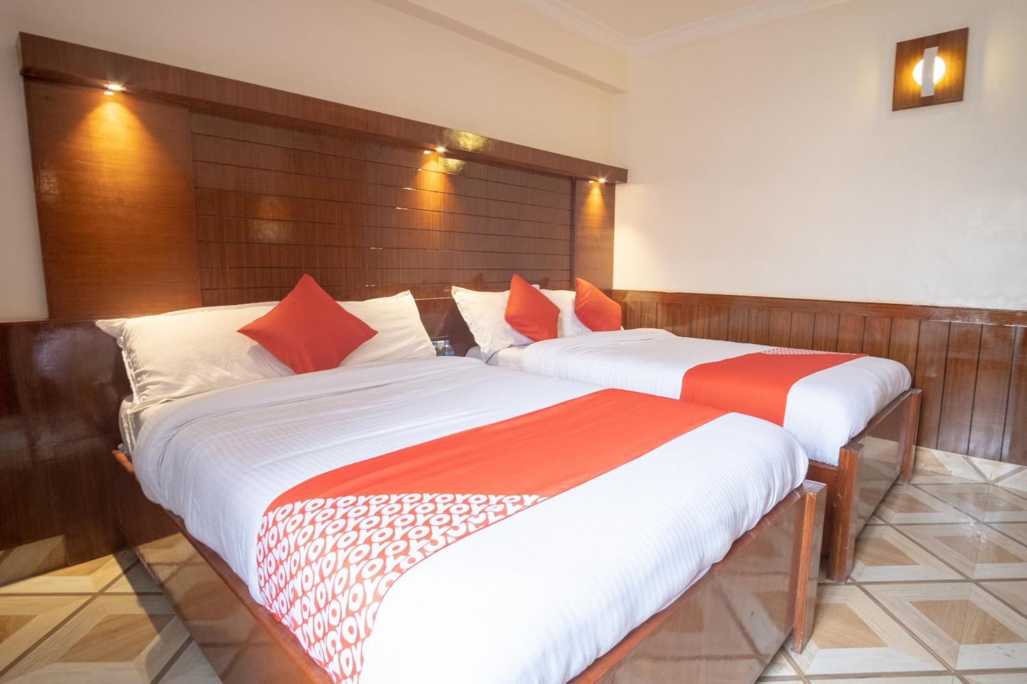 Oyo 304 Hotel Manama Balaju Екстер'єр фото