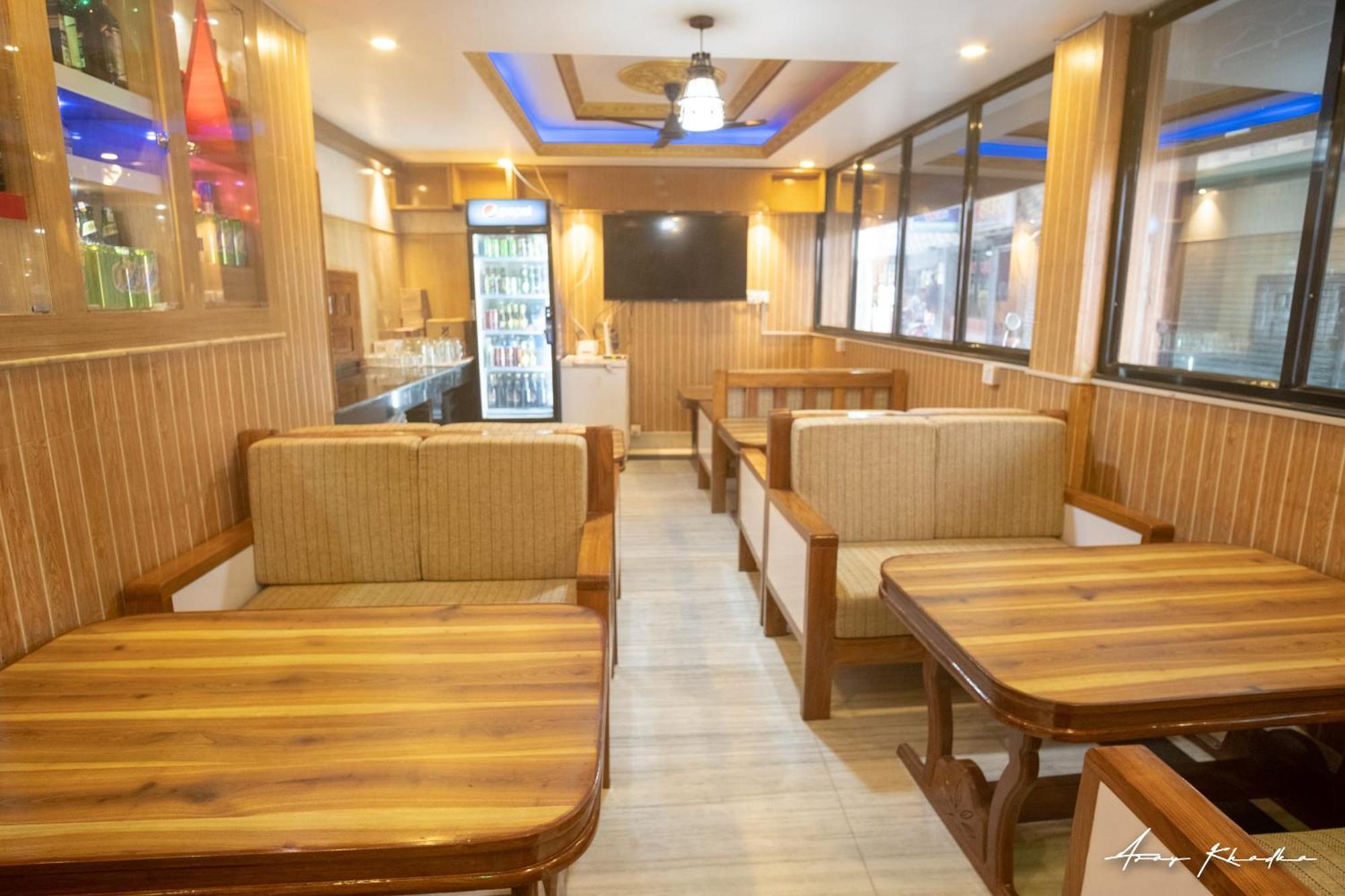 Oyo 304 Hotel Manama Balaju Екстер'єр фото