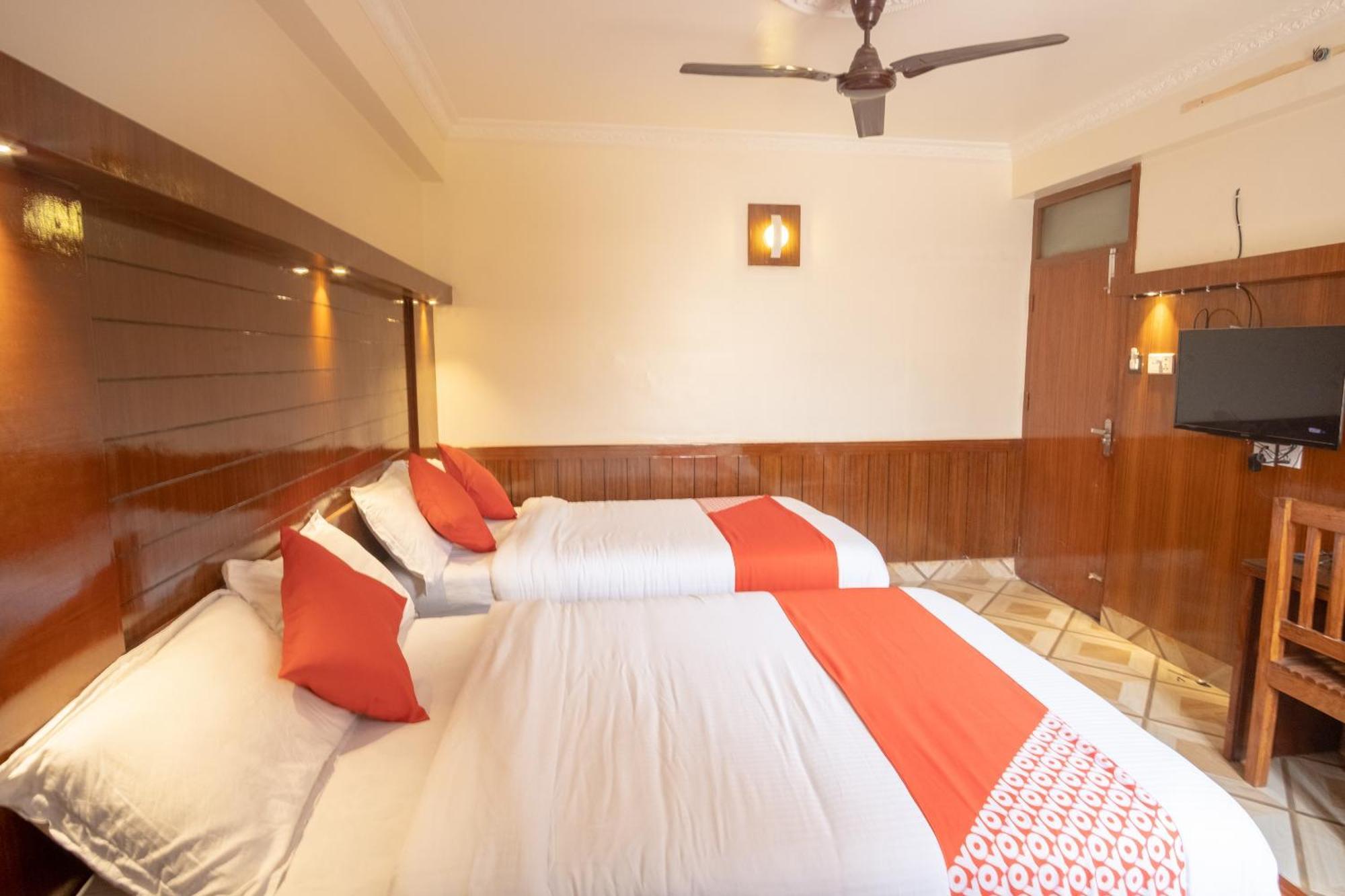 Oyo 304 Hotel Manama Balaju Екстер'єр фото