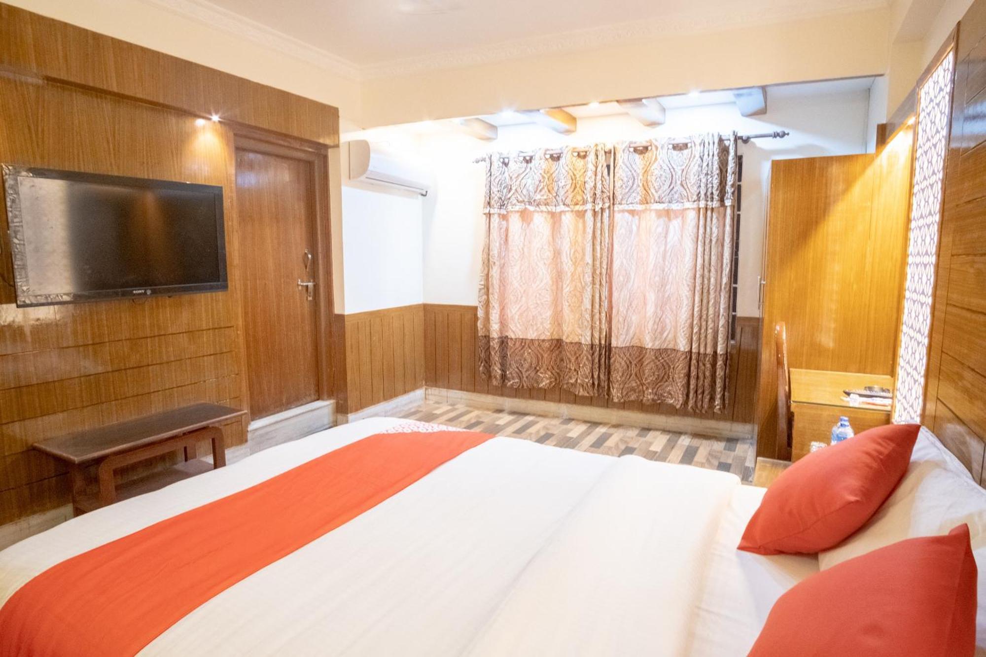 Oyo 304 Hotel Manama Balaju Екстер'єр фото