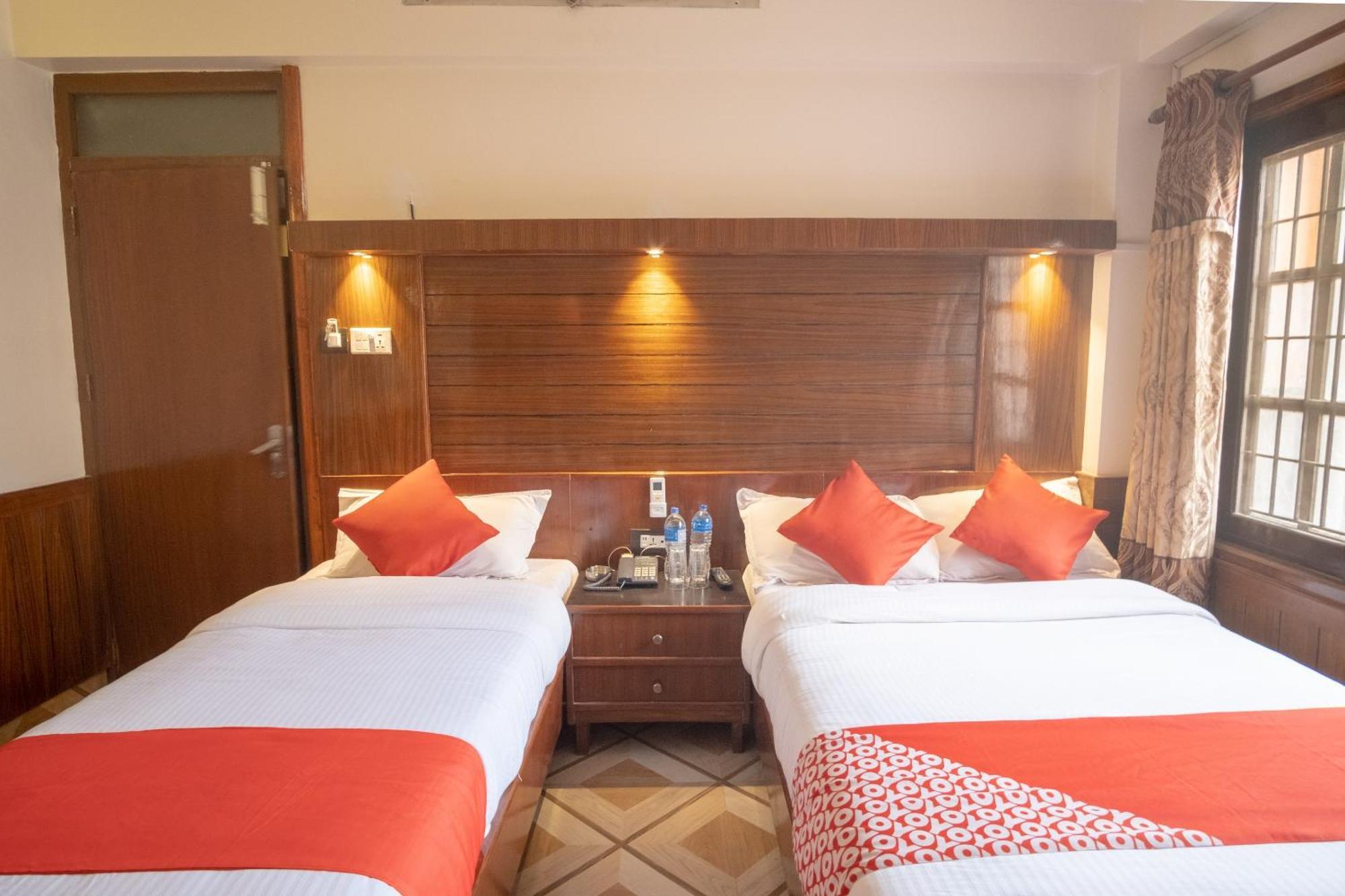 Oyo 304 Hotel Manama Balaju Екстер'єр фото