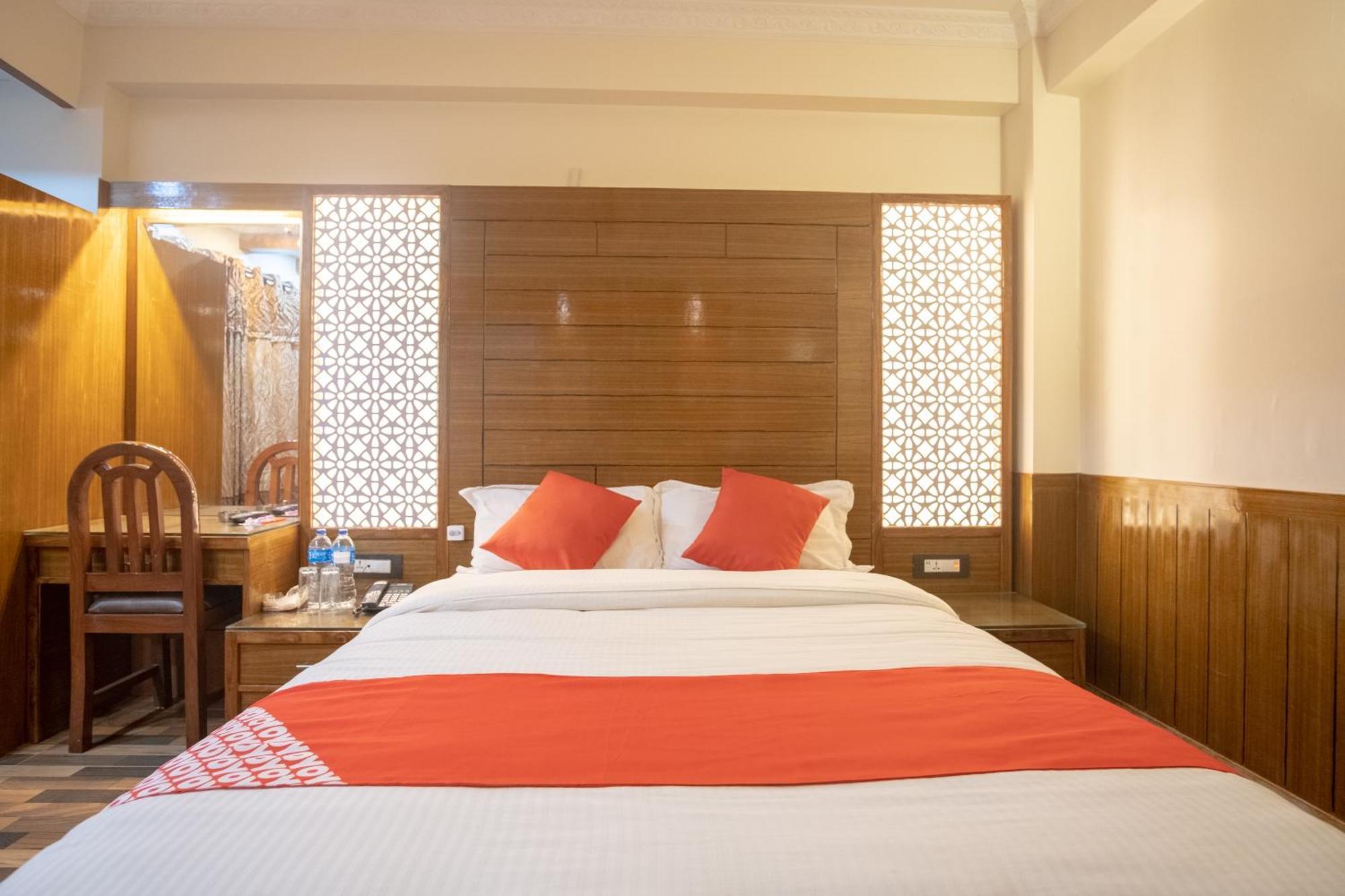 Oyo 304 Hotel Manama Balaju Екстер'єр фото